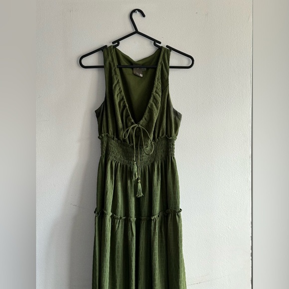 Green maxi dress. Stretchy. - Picture 3 of 5